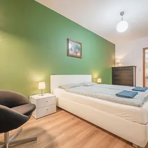 Modern With Garage Appartamento